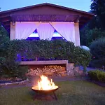 Superior - Am Mit Garten Und Pool Engelsbach
